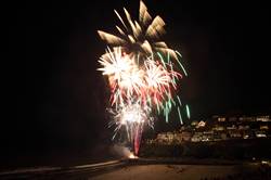 Looe - New Years Eve Fireworks - © Ian Foster / fozimage